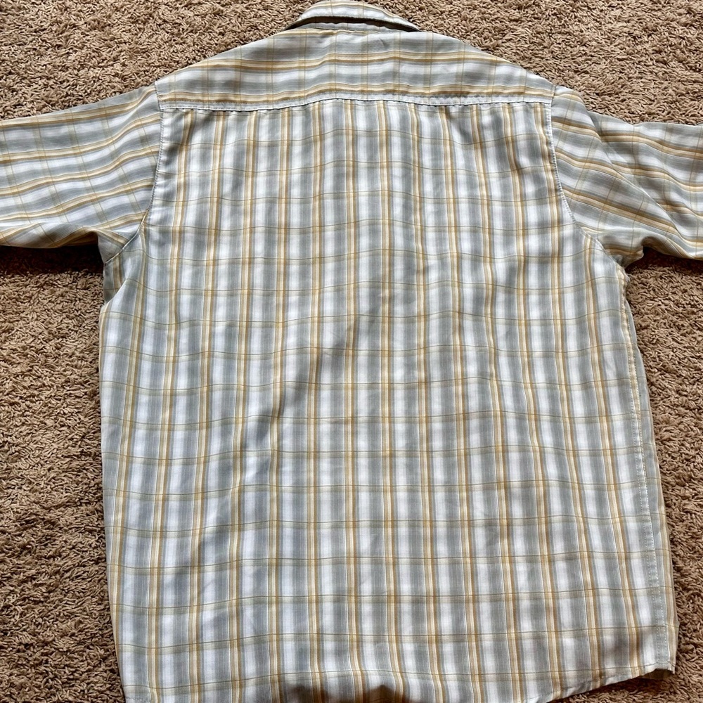 Wrangler Premium Quality Travel Shirt Blue Med Short Sleeve Button Up Polyester - Picture 2 of 3